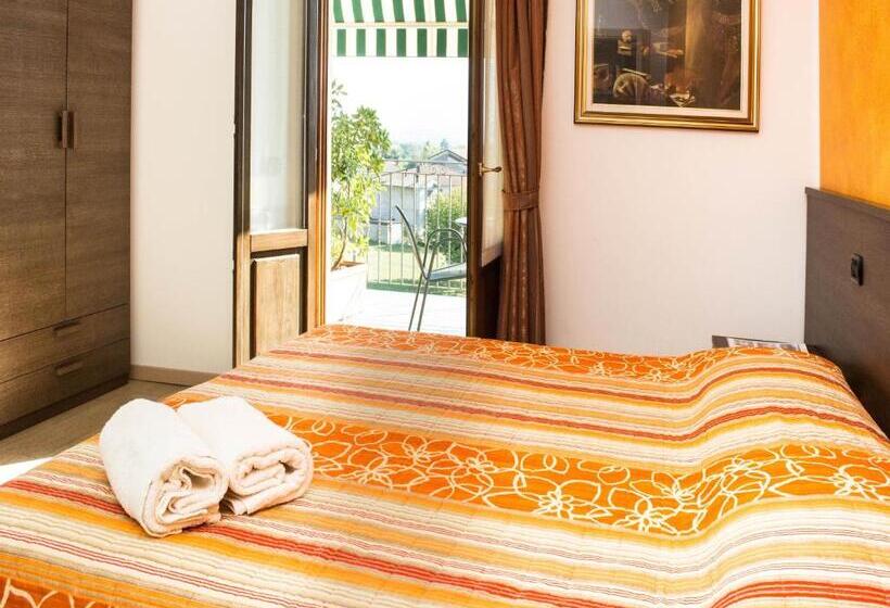 اتاق خانوادگی, B&b Lori