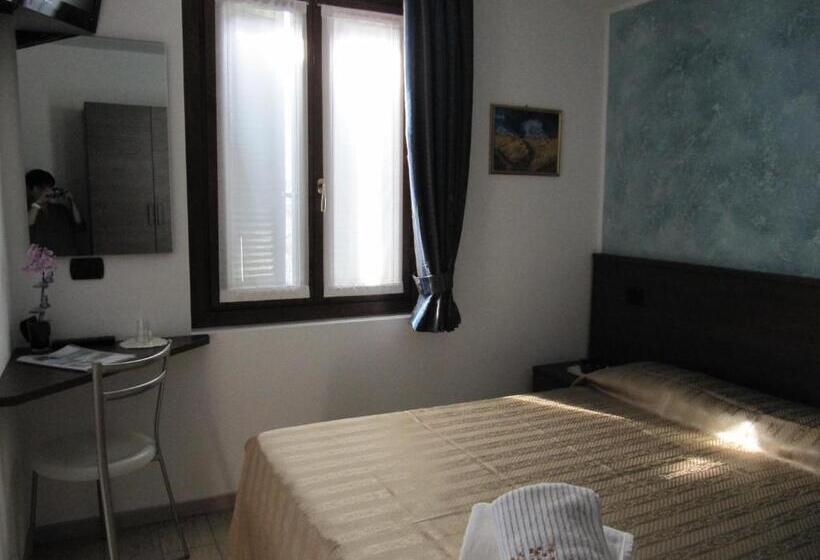 اتاق عادی, B&b Lori