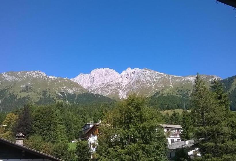 اتاق خانوادگی, Des Alpes