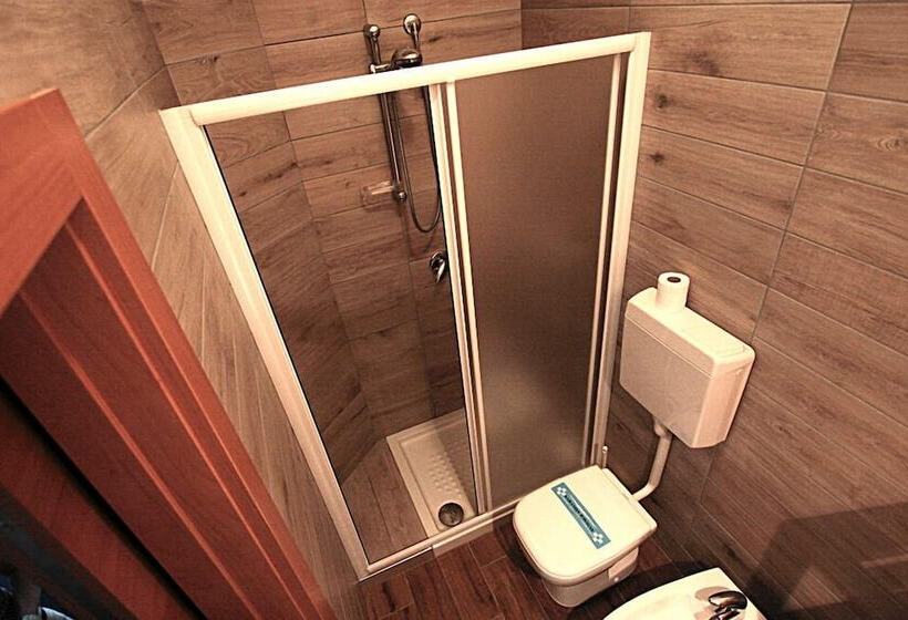 Quarto Triplo Estandar, Sayonara