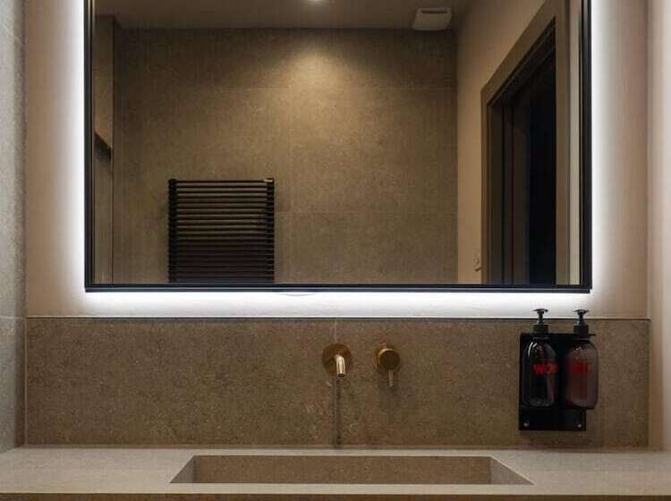 سوییت جونیور, The Glam Boutique Hotel & Apt