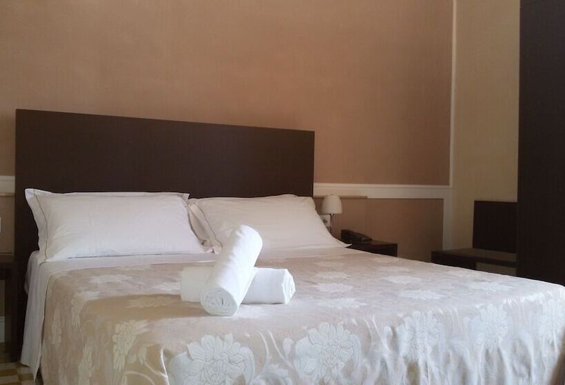 Номер Стандарт Трехместный, Relais Del Borgo Hotel & Spa 4 Stelle