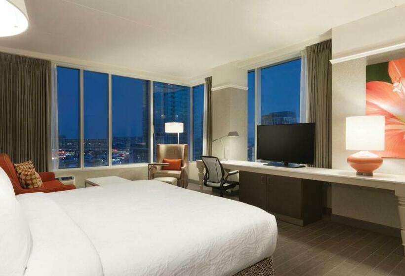 سوئیت با تخت بزرگ, Hilton Garden Inn Calgary Downtown