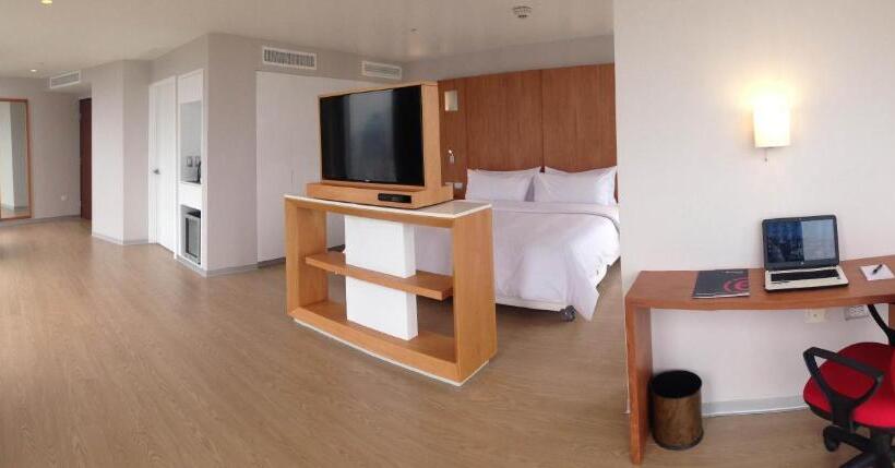 اتاق استاندارد با تخت بزرگ برای معلولان, Ramada Encore By Wyndham Lima San Isidro