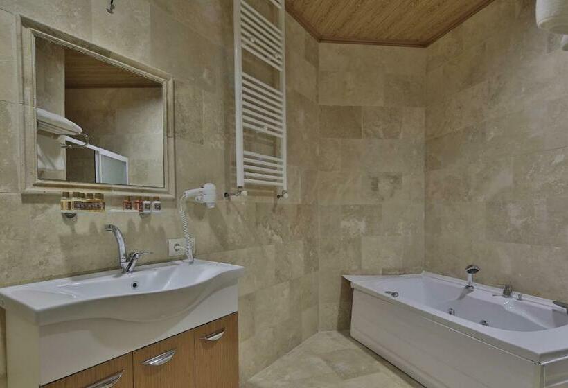 Трехместный Номер Superior, Relic House