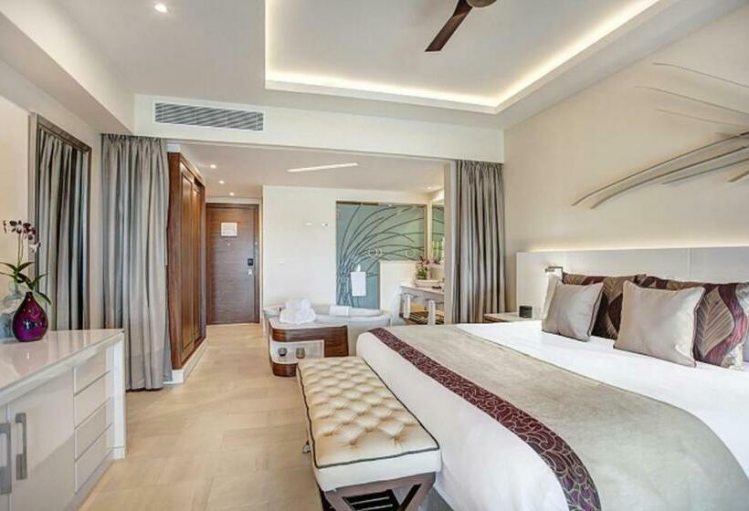 سوییت جونیور لوکس با چشم‌انداز دریا, Royalton Blue Waters Montego Bay, An Autograph Collection All Inclusive Resort
