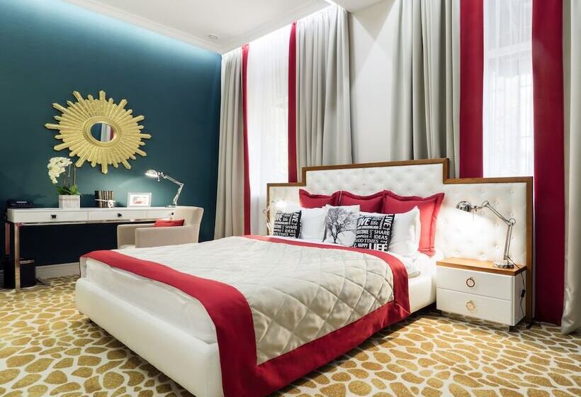 سوییت جونیور, Mirax Sapphire Boutique