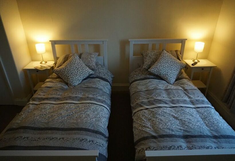 اتاق استاندارد با سرویس بهداشتی مشترک, The Shepherds Inn