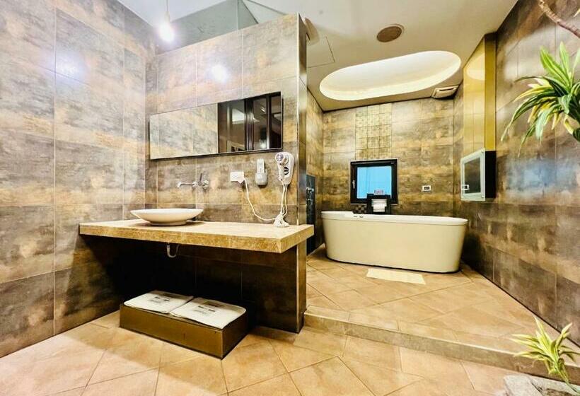 اتاق سوپریور, Motel Fabulous