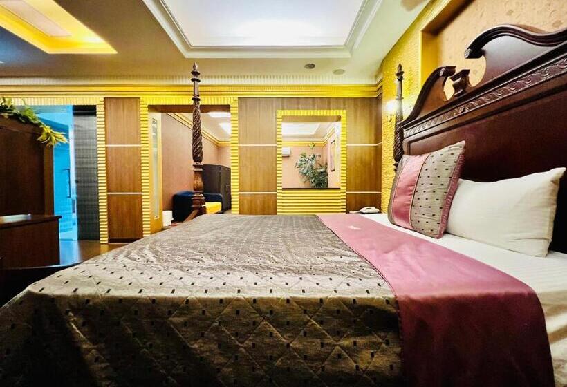 سوییت, Motel Fabulous