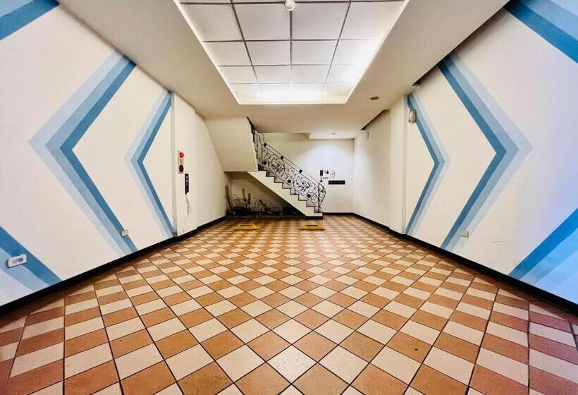 سوییت, Motel Fabulous