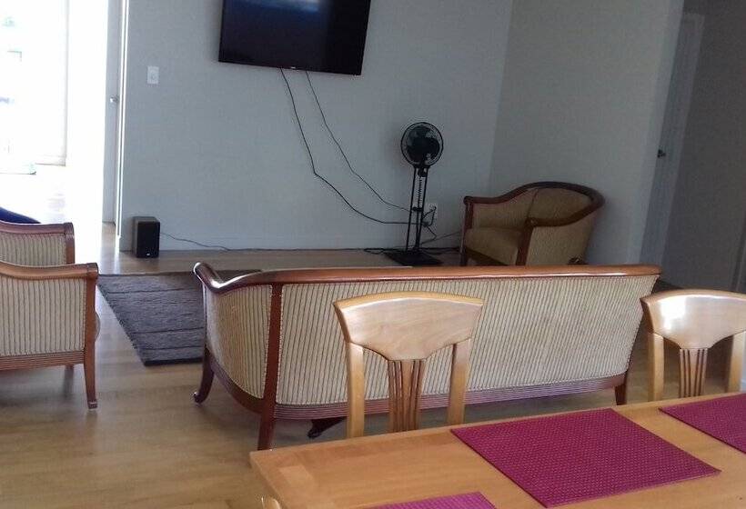 شقة غرفتين, Shooters Saloon Bar Hotel & Cabins