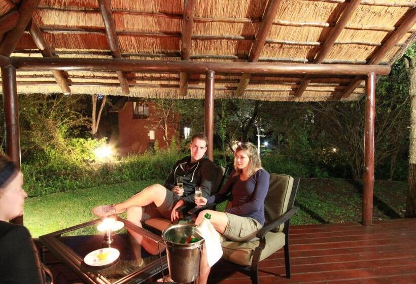 اتاق لوکس چهار تخته, Grand Kruger Lodge And Spa