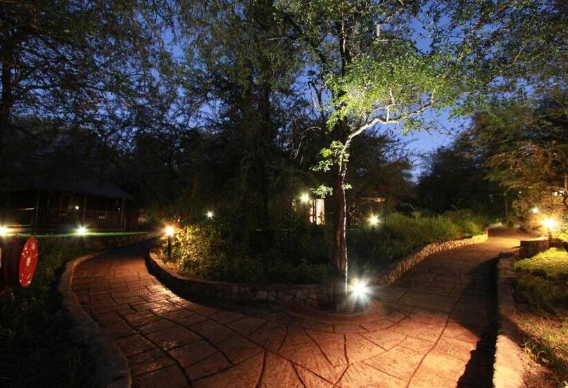 اتاق لوکس چهار تخته, Grand Kruger Lodge And Spa