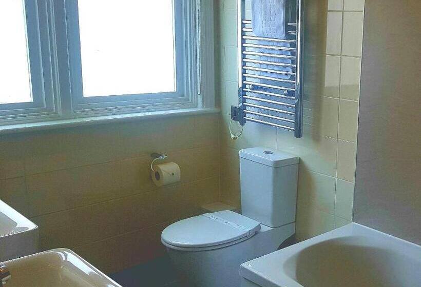 Quarto Familiar Superior, The Dolphin