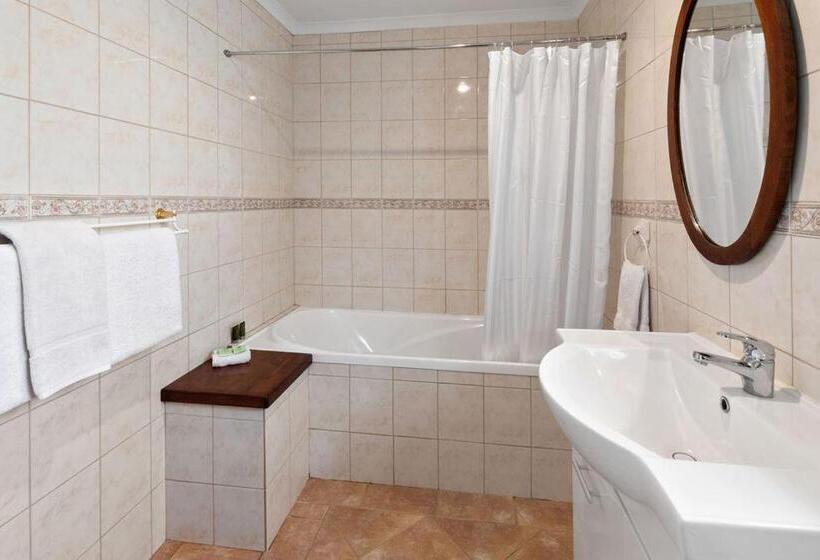 샬레, Clarendon Chalets