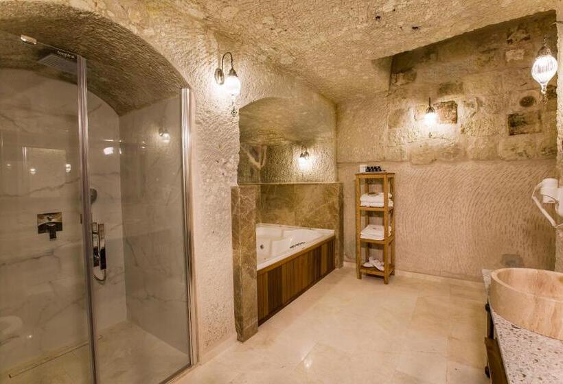 سوئیت با تخت بزرگ, Imperial Cave Suites & Spa