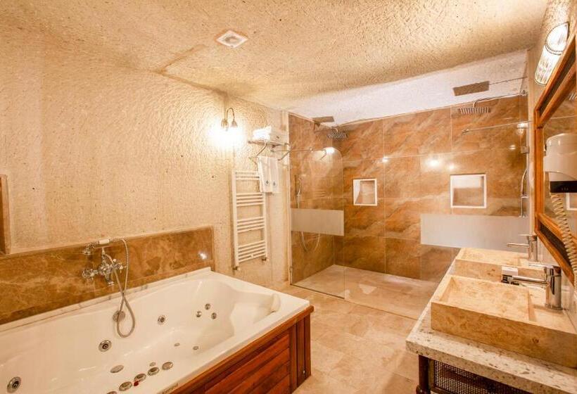 سوئیت با تخت بزرگ, Imperial Cave Suites & Spa
