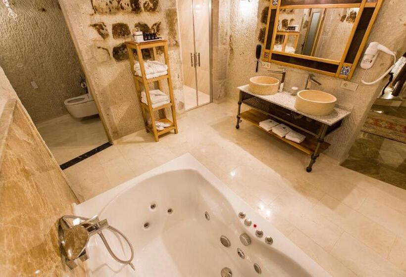 سوئیت با تخت بزرگ, Imperial Cave Suites & Spa