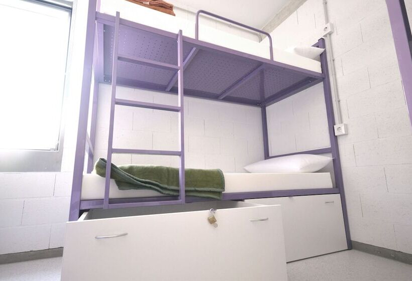 Bed in Shared Room with Shared Bathroom, Scout Madrid Hostel