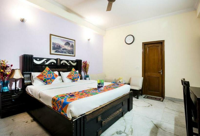 Quarto Deluxe, Fabexpress Ivy Inn Sector 35