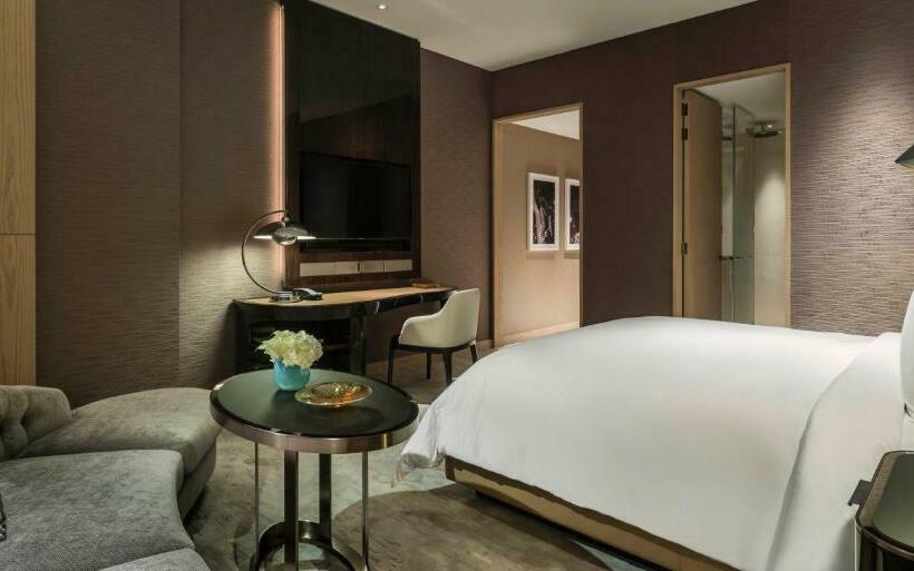 Номер Superior Кровать Кинг, Four Seasons Hotel Dubai International Financial Centre