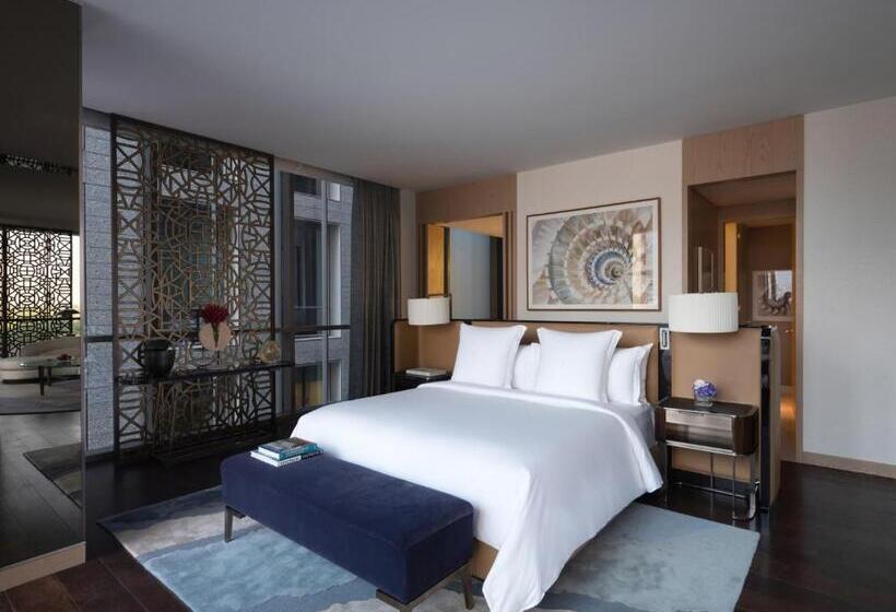 Люкс Повышенной Комфортности, Four Seasons Hotel Dubai International Financial Centre