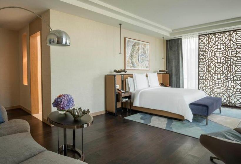 Люкс Кровать Кинг, Four Seasons Hotel Dubai International Financial Centre