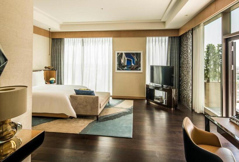 Люкс Кровать Кинг, Four Seasons Hotel Dubai International Financial Centre