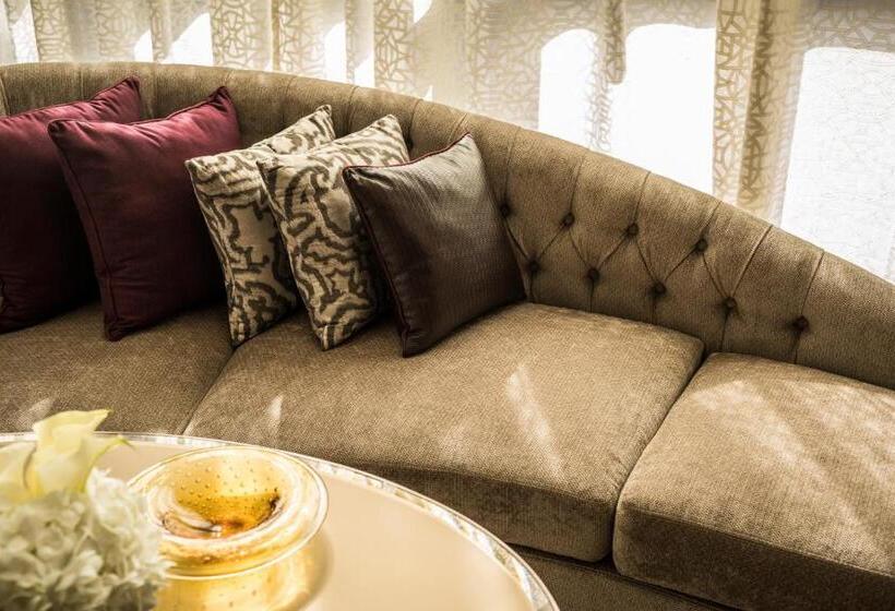 Номер Deluxe, Four Seasons Hotel Dubai International Financial Centre