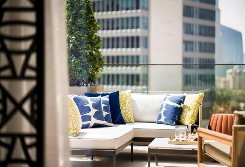 带大床的套房, Four Seasons Hotel Dubai International Financial Centre