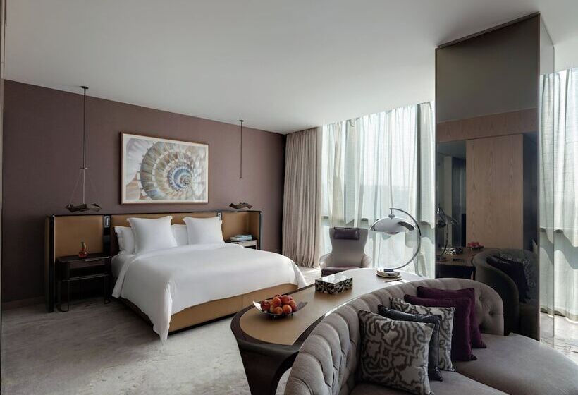 带双人床的标准工作室, Four Seasons Hotel Dubai International Financial Centre