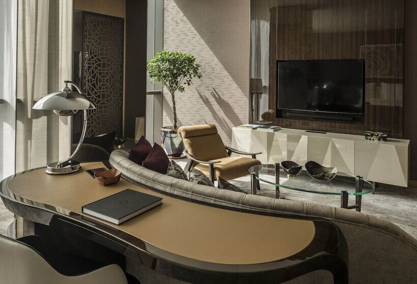 带双人床的标准工作室, Four Seasons Hotel Dubai International Financial Centre