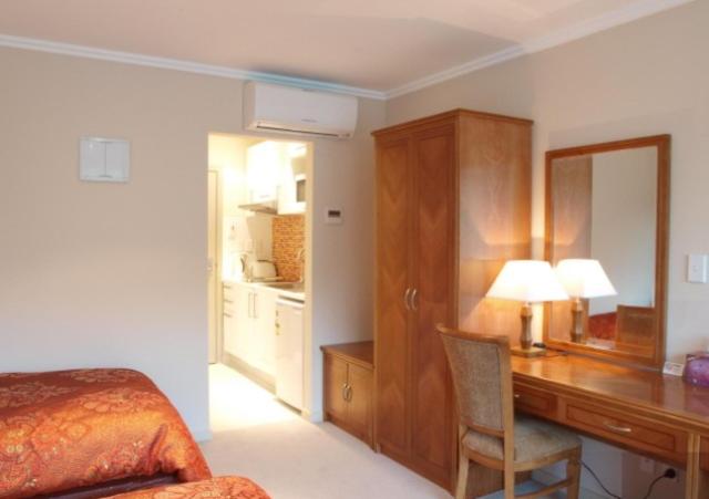 스탠다드 스튜디오, Albany Rosedale Motel