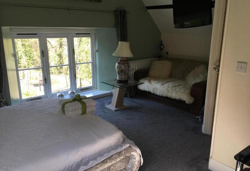 חדר סופריור עם מיטת קינג, Cherrywood Lodge