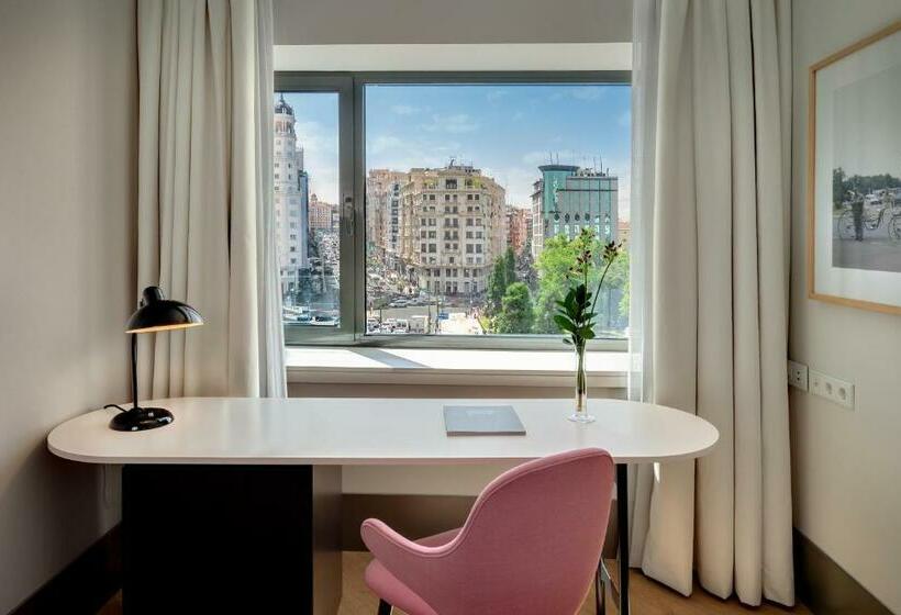 اتاق لوکس با چشم‌انداز شهر, Barcelo Torre De Madrid