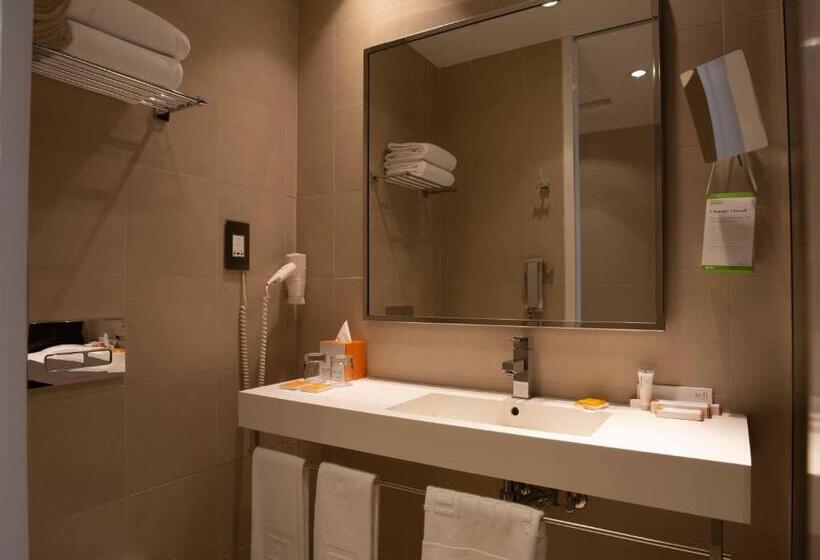 سوییت جونیور, Centro Capital Doha By Rotana