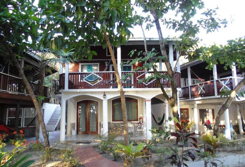 بانگلوی استاندارد با چشم‌انداز دریا, Fosters West Bay Resort