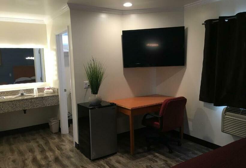 패밀리 룸, Lincoln Park Motel