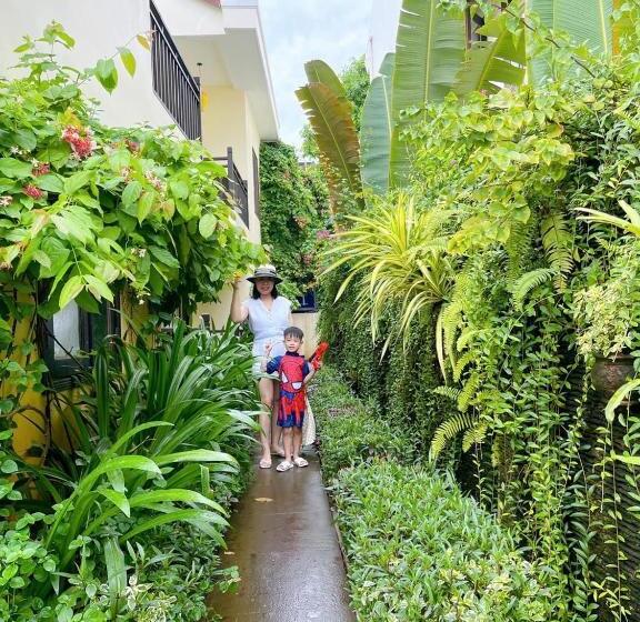 带花园景观和一个卧室的别墅, Silkotel Hoi An