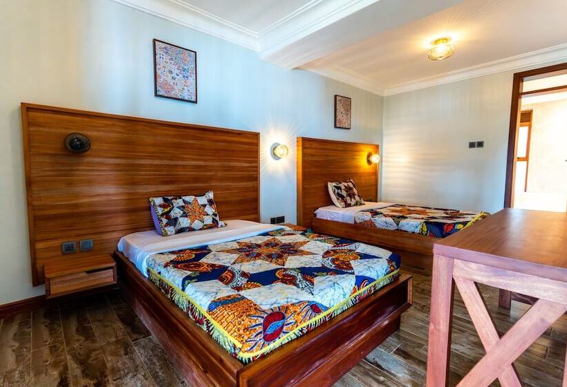 اتاق خانوادگی, Sundiata Beach Resort
