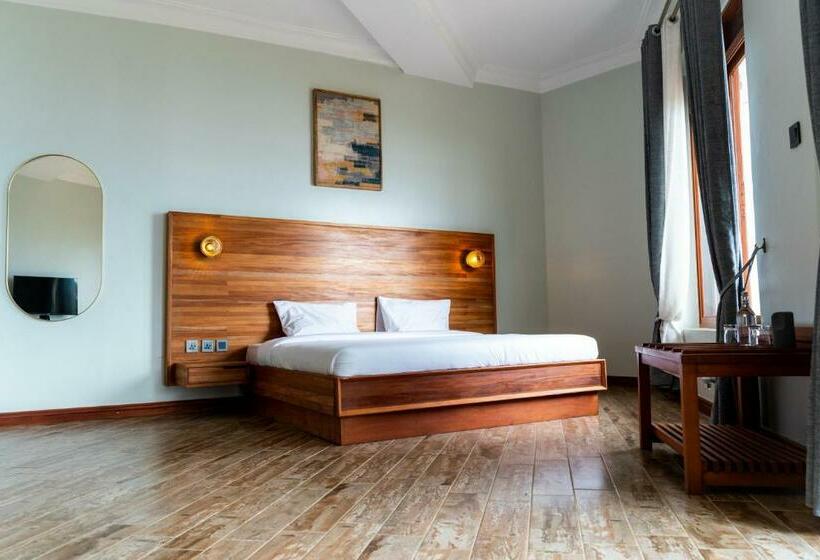 سوییت اجرایی, Sundiata Beach Resort