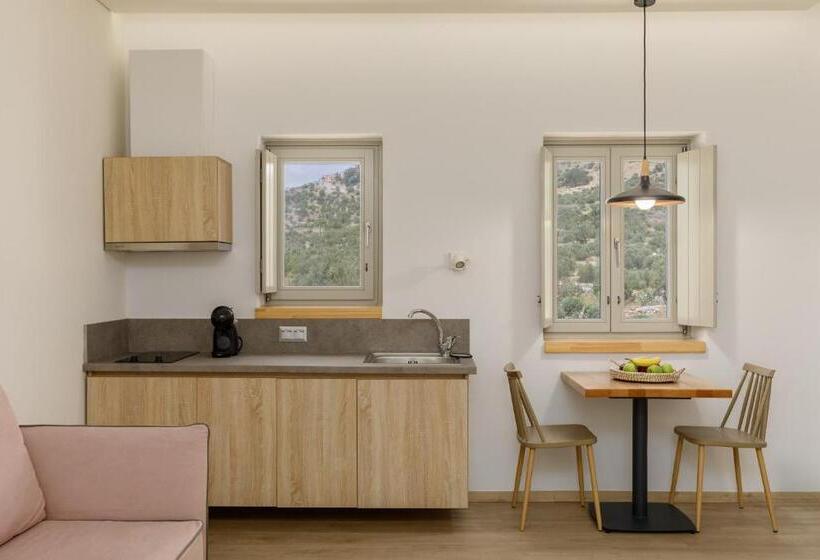 جناح مزود بتراس, Margazi Areopolis Luxury Rooms