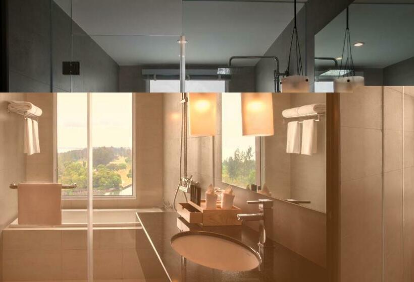 스탠다드 룸 킹사이즈 침대, Pullman Miri Waterfront