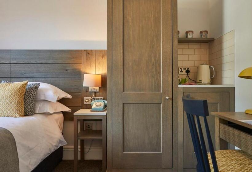 Номер Basic, The Swan, Streatley, Berkshire