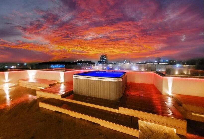 سوئیت با تخت بزرگ, Terrace Suites Iasi