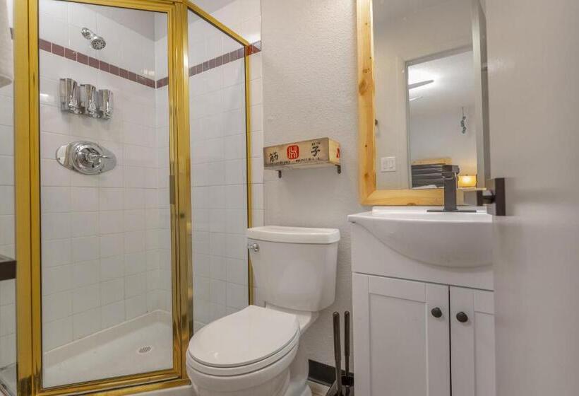 Классический Номер, Highliner Hotel   Queen Suites