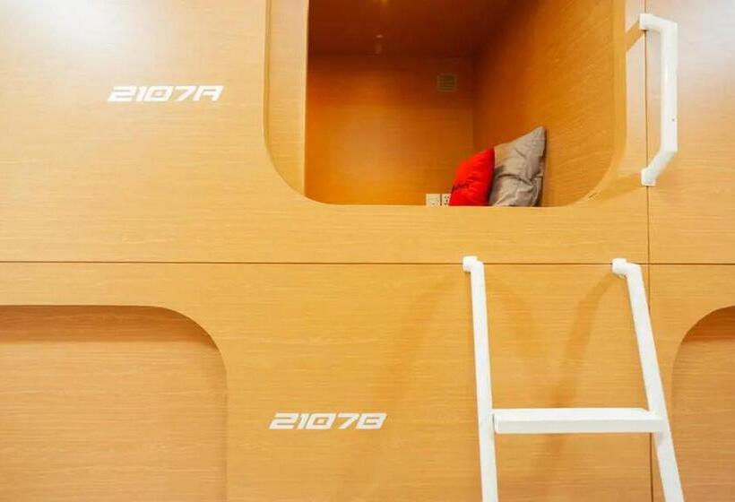 Кровать в Общей Комнате, Reddoorz Hostel Near Taman Puring
