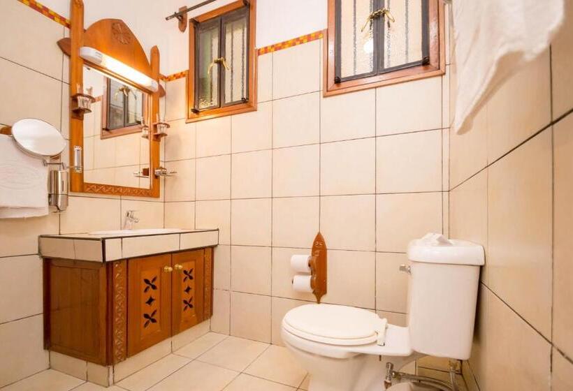 Deluxe Suite, The King Post