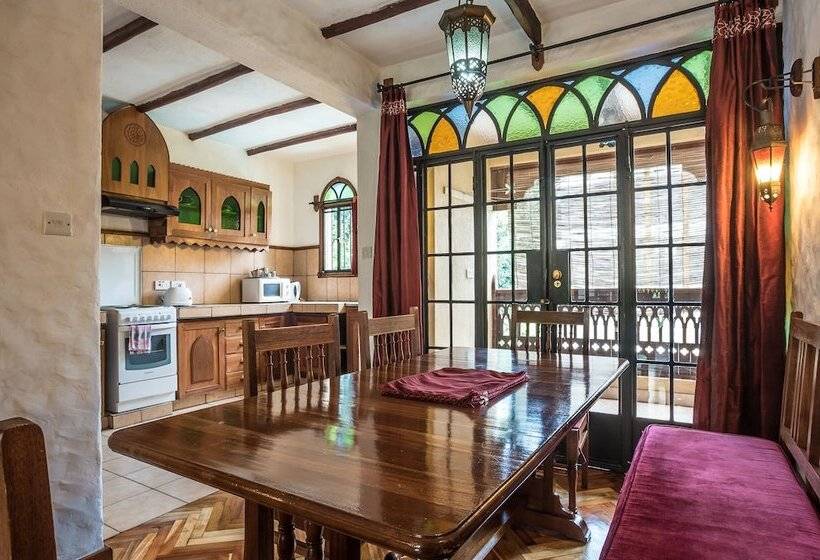 3 Bedroom Apartment, The King Post